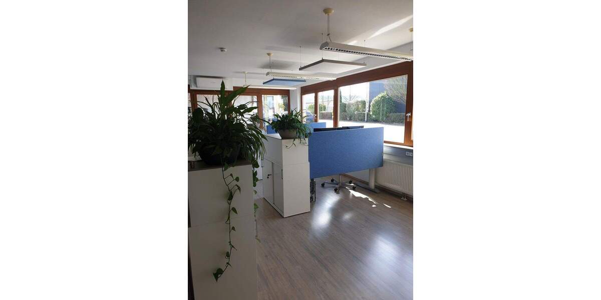 BüroPraxisräume: ruhige Lagehochwertiges Gebäudeviele Stellplätze mit Option WohnenArbeiten zimmer