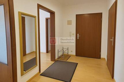 Top!! 3-Zimmer-Wohnung mit 2 Loggias, Einbauküche & Stellplatz