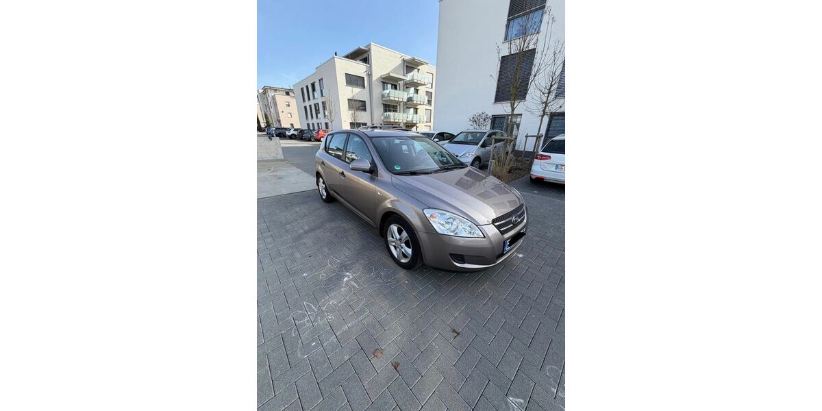 Kia ceed / Ceed 75.000 km 4.000 &euro; Kelsterbach 65451