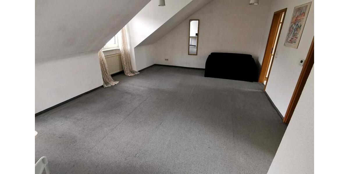 Frankfurt, Nähe MainS-Bhf, ruhiges Dachstudio mit EBK 1 zimmer