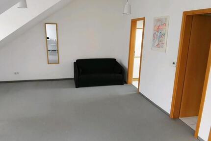 Frankfurt, Nähe MainS-Bhf, ruhiges Dachstudio mit EBK 1 zimmer