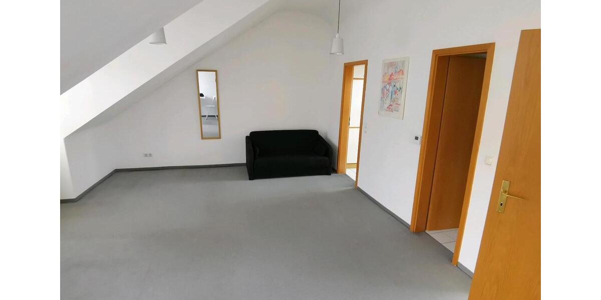 Frankfurt, Nähe MainS-Bhf, ruhiges Dachstudio mit EBK 1 zimmer