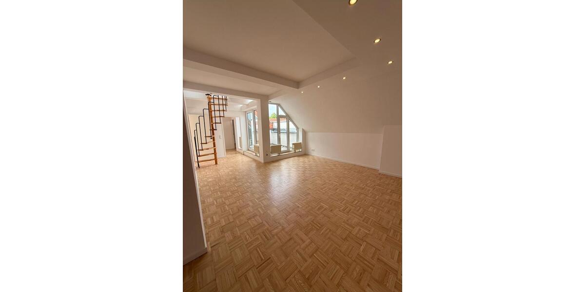 Dachgeschoßwohnung Oberursel (Taunus) - 4 Zimmer, 100 m&sup2;, 1.100&euro; | Angebot:26416269