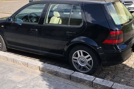VW Golf 247.500 km 2.900 &euro; Frankfurt am Main 60322