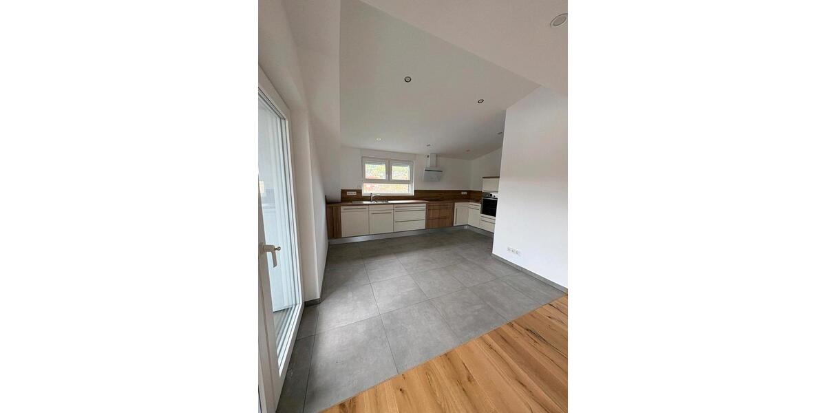 Dachgeschoßwohnung Eppstein - 3 Zimmer, 96 m&sup2;, 1.500&euro; | Angebot:26412907