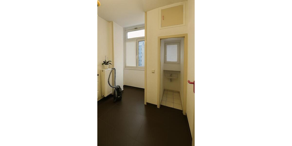 Exquisite Altbauwohnung mit 5 Zimmern in Offenbach am Main 5 zimmer