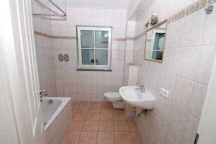 Frisch renovierte 3-Zimmer-Wohnung mit Balkon & mediterranem Bad 3 zimmer