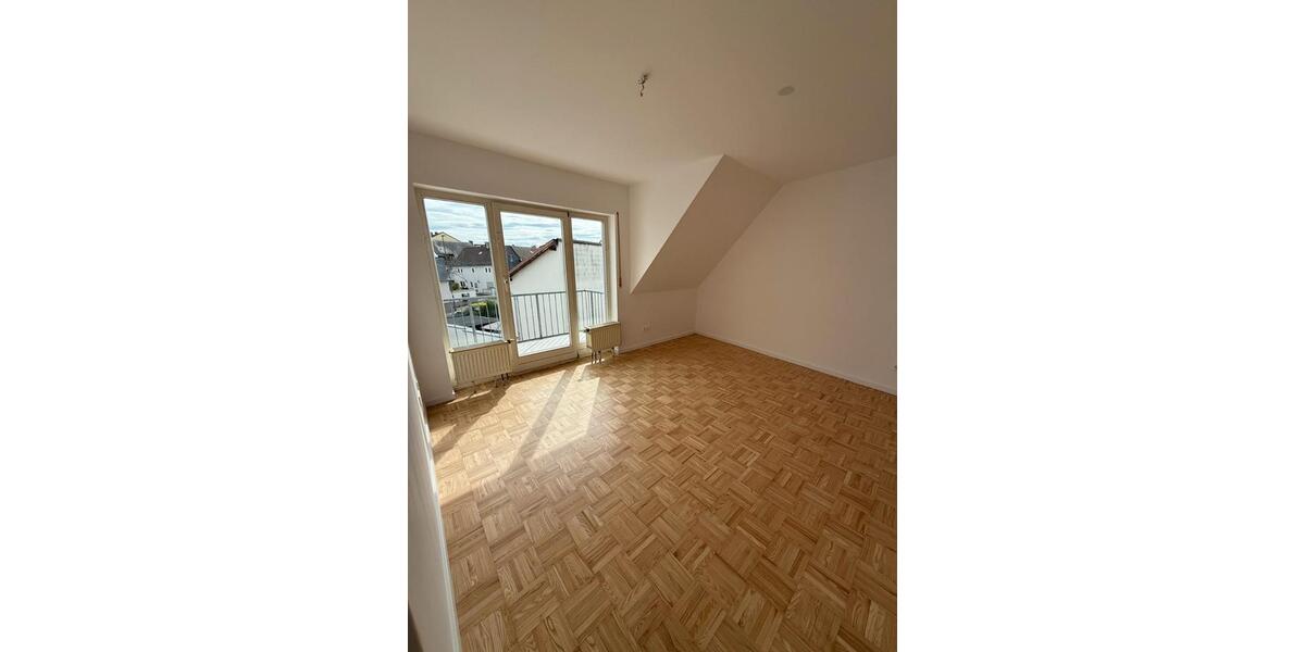 Dachgeschoßwohnung Oberursel (Taunus) - 4 Zimmer, 100 m&sup2;, 1.100&euro; | Angebot:26416269