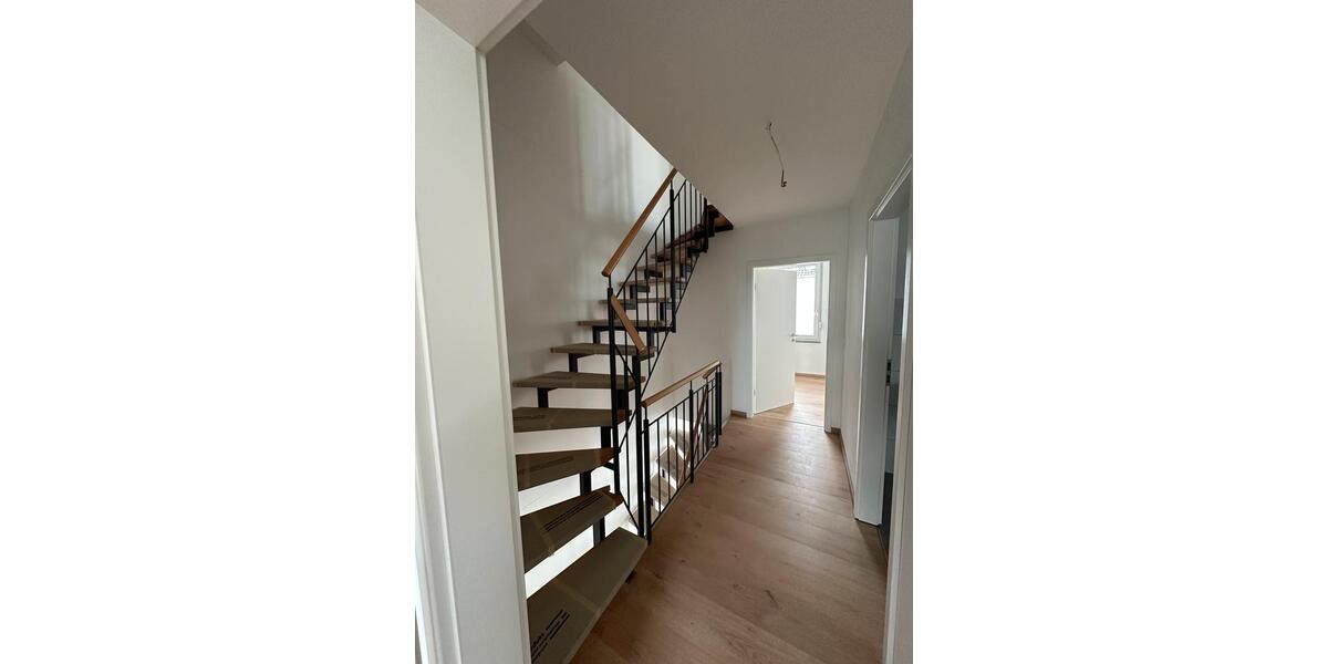 Doppelhaushälfte Darmstadt Arheilgen - 6 Zimmer, 136 m&sup2;, 2.100&euro; | Angebot:24897348