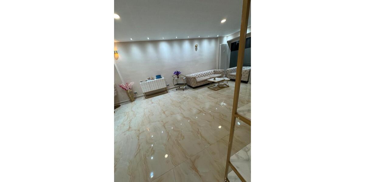 Kosmetikstudio Platz miete in Frankfurt Höchst zimmer