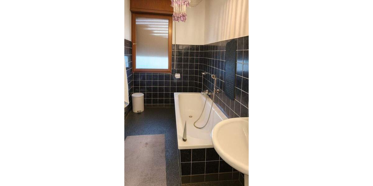 Großes Einfamilienhaus mit Einliegerbereich - ideal für Wohnen & Arbeiten unter einem Dach 8 zimmer