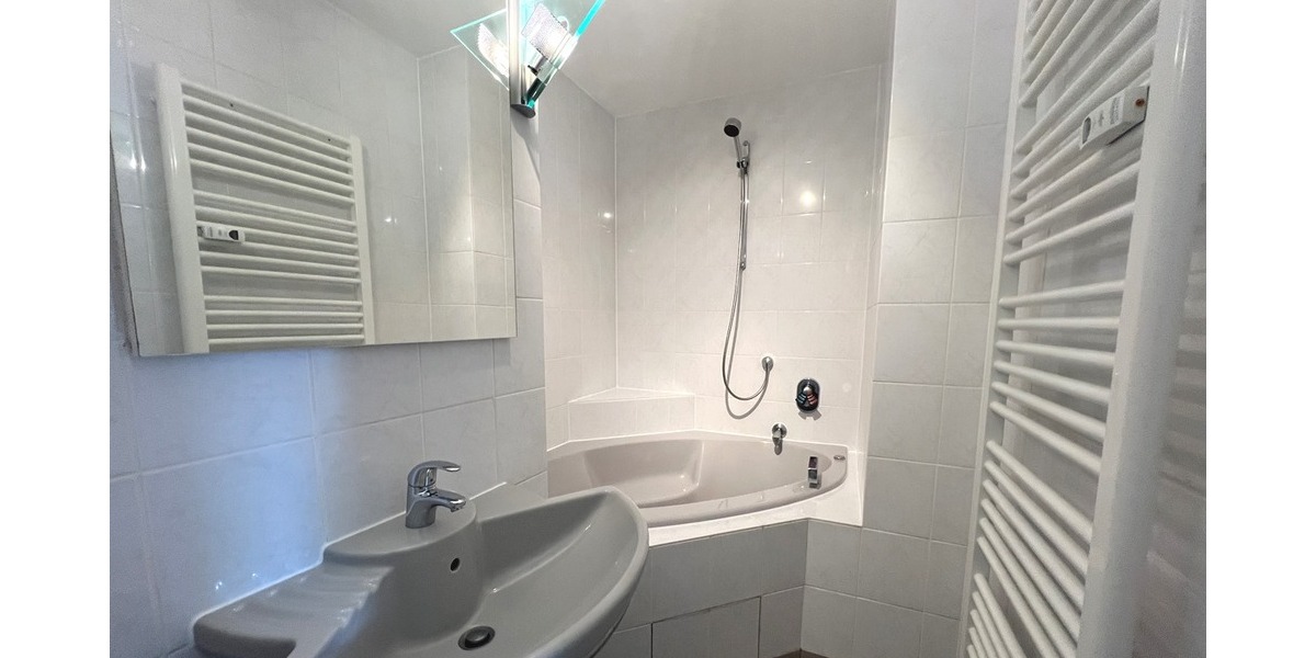 Frankfurt-Sachsenhausen: Gut gepflegte 2-Zimmer-Wohnung mit Balkon! - Etagenwohnung Frankfurt am Main Sachsenhausen Süd | Angebot:26421596