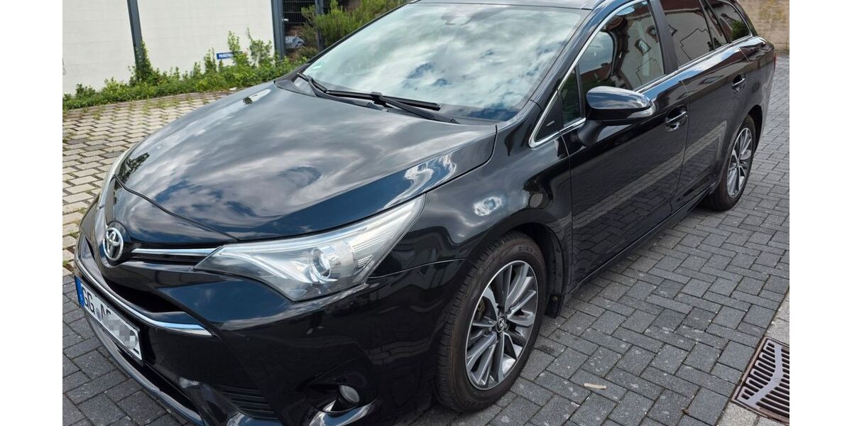 Toyota Avensis 151.130 km 9.000 &euro; Kelsterbach 65451