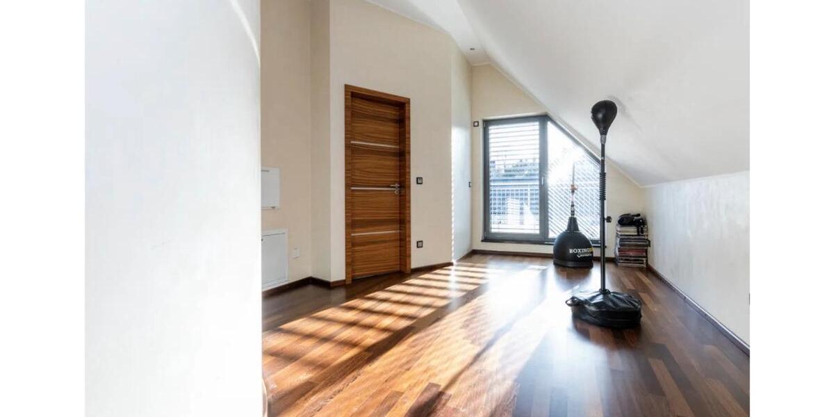 Einfamilienhaus Hofheim am Taunus - 9 Zimmer, 346 m&sup2;, 2.190.000&euro; | Angebot:27269448