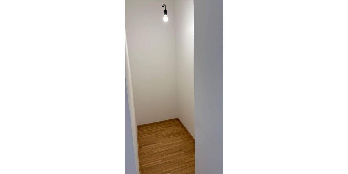 Etagenwohnung Offenbach am Main Hafen - 4 Zimmer, 154 m&sup2;, 2.695&euro; | Angebot:25737452