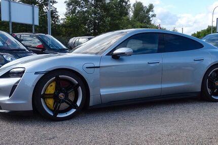 Porsche Taycan 41.000 km 76.300 &euro; Rodgau / Nieder-Roden 63110