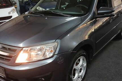 Lada Granta 82.000 km 5.450 &euro; Rüsselsheim 65428