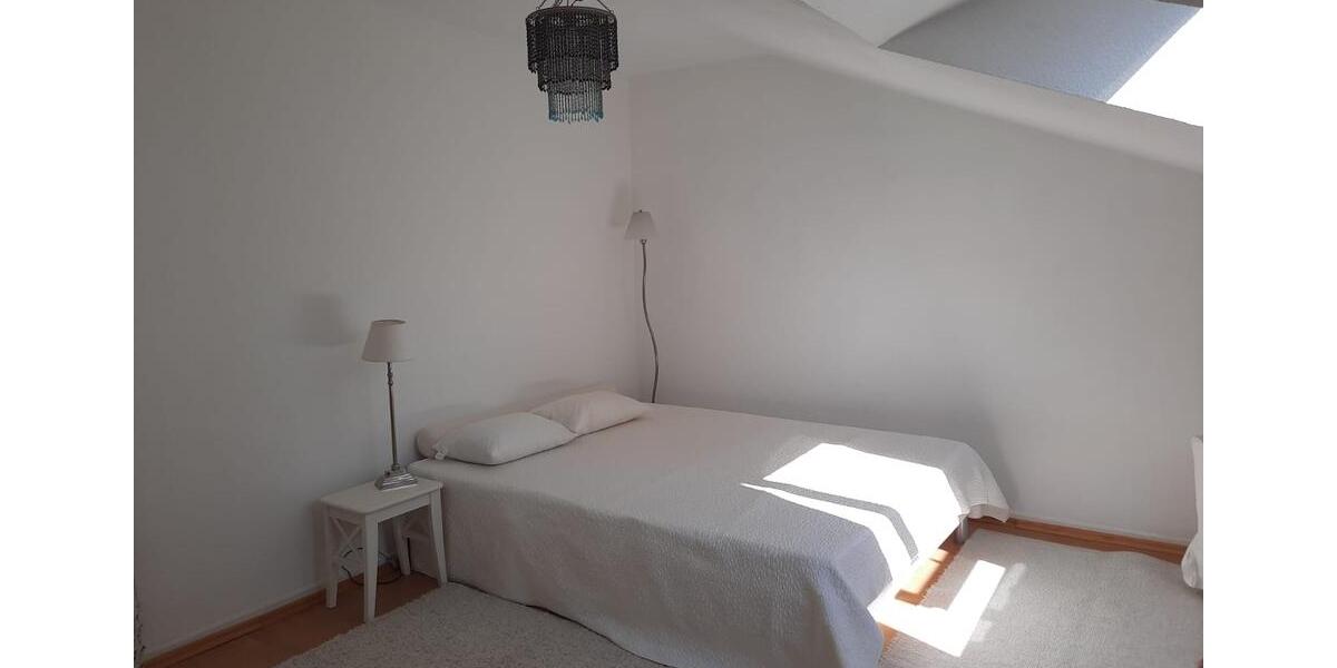 Dachgeschoßwohnung Frankfurt am Main Nord-Ost - 2 Zimmer, 65 m&sup2;, 1.100&euro; | Angebot:26381186