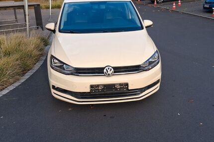 VW Touran 299.998 km 6.891 &euro; Frankfurt am Main 60386