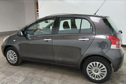 Toyota Yaris 82.000 km 5.799 &euro; Frankfurt/Main 65933
