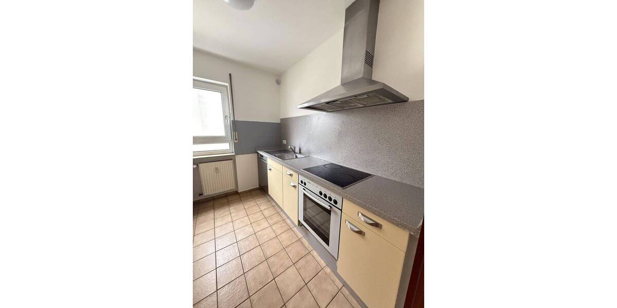 Helle 4-Zimmer-Eigentumswohnung mit Balkon, Einbauküche & Stellplatz in Frankfurt-Bergen-Enkheim 4 zimmer