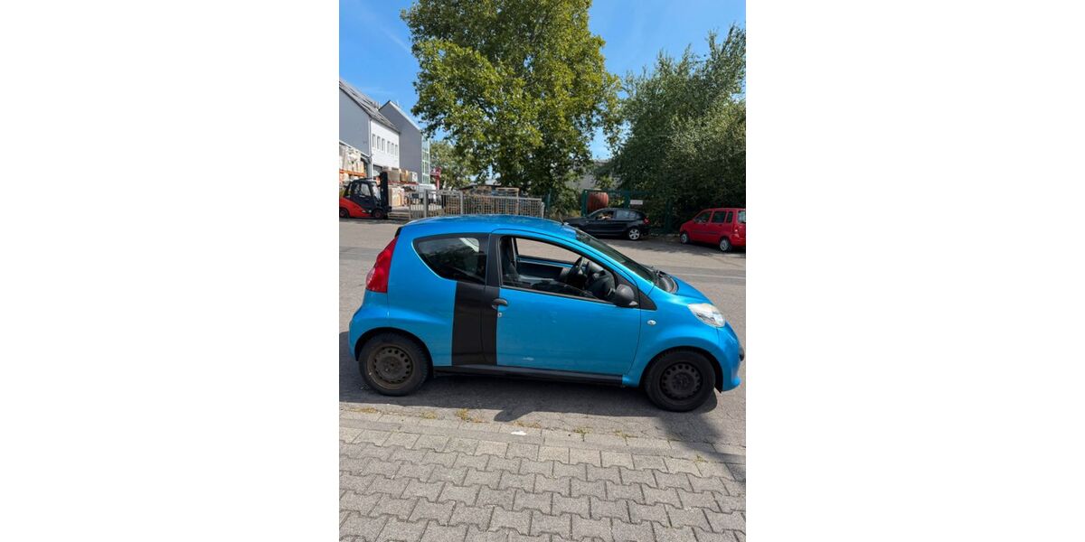 Peugeot 107 182.000 km 1.300 &euro; Offenbach 63069