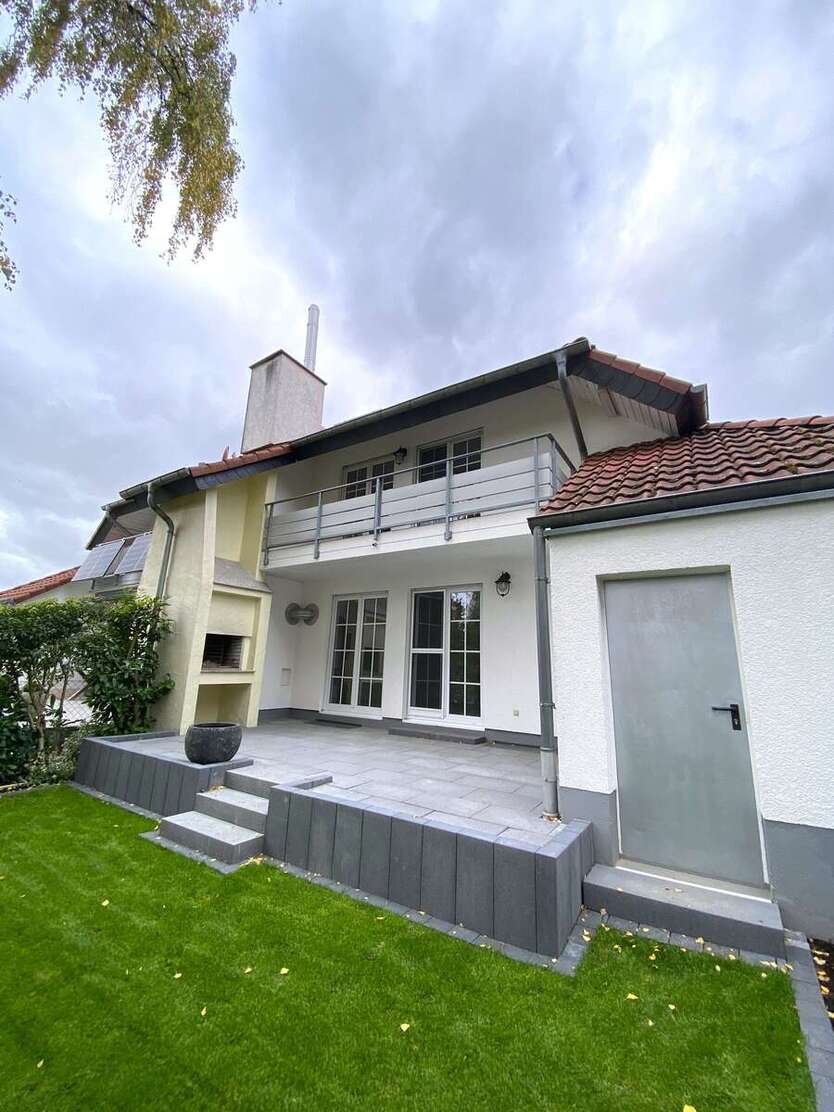 Haus zum Mieten in Hofheim-Langenhain 2.000 € 190 m² 5 zimmer