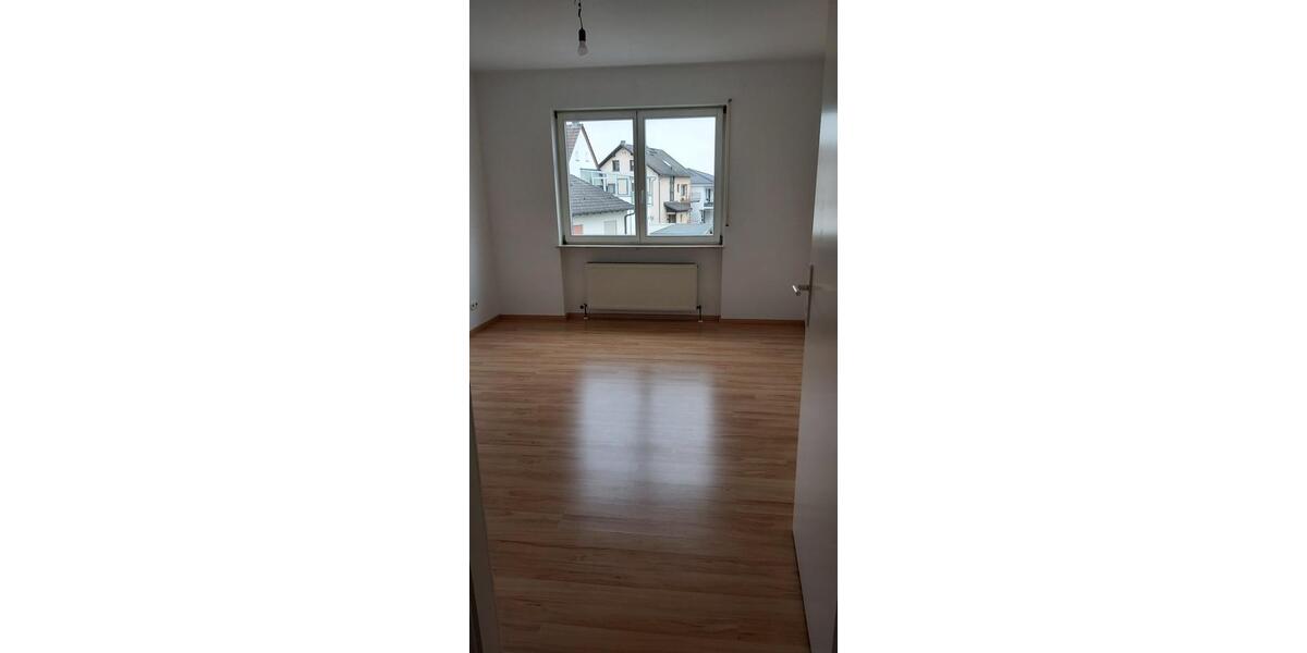 Etagenwohnung Bruchköbel - 3 Zimmer, 92 m&sup2;, 980&euro; | Angebot:26087533