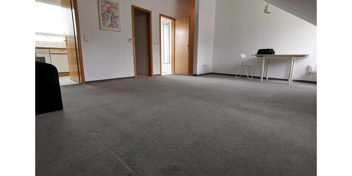 Frankfurt, Nähe MainS-Bhf, ruhiges Dachstudio mit EBK 1 zimmer