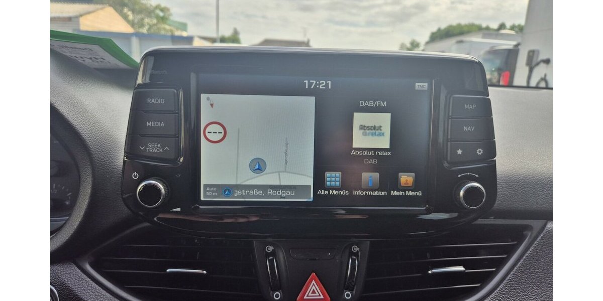 Hyundai i30 YES! Plus Navigation, Panoramadach, LED, Sport 89.202 km 12.890 &euro; Rodgau 63110