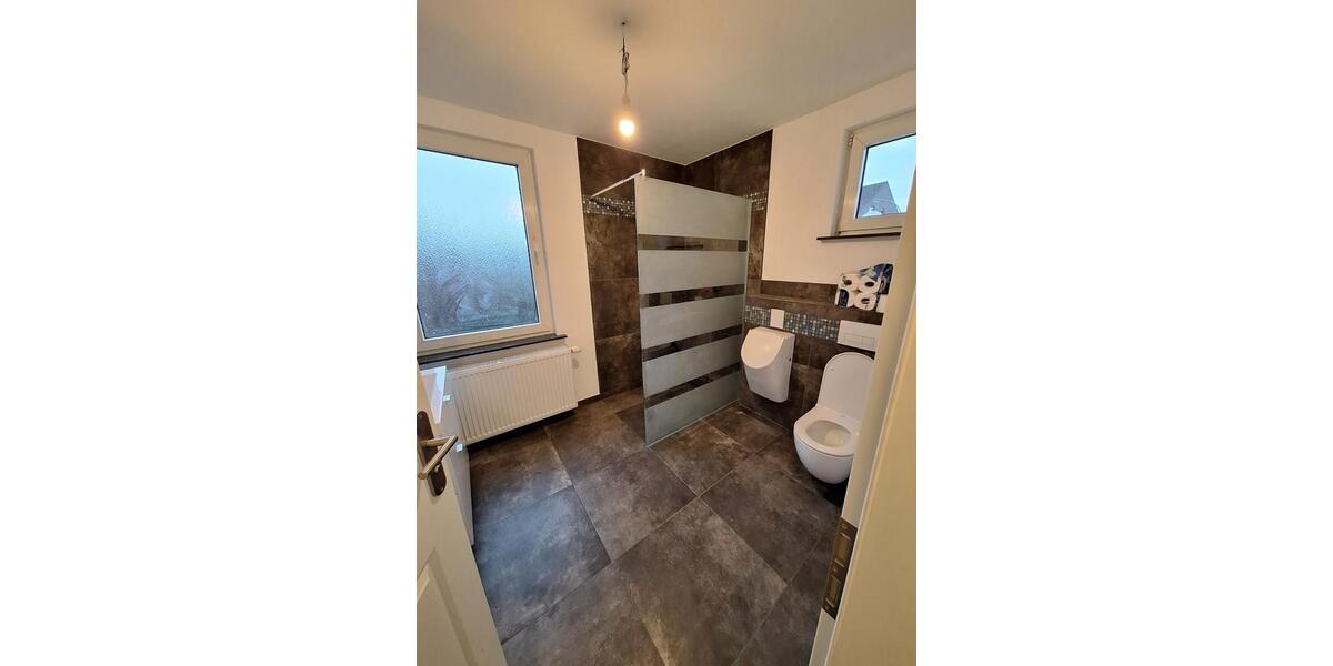 Sanierte 6-Zimmer DHH in Nieder-Eschbach mit Garage in Bestlage 6 zimmer