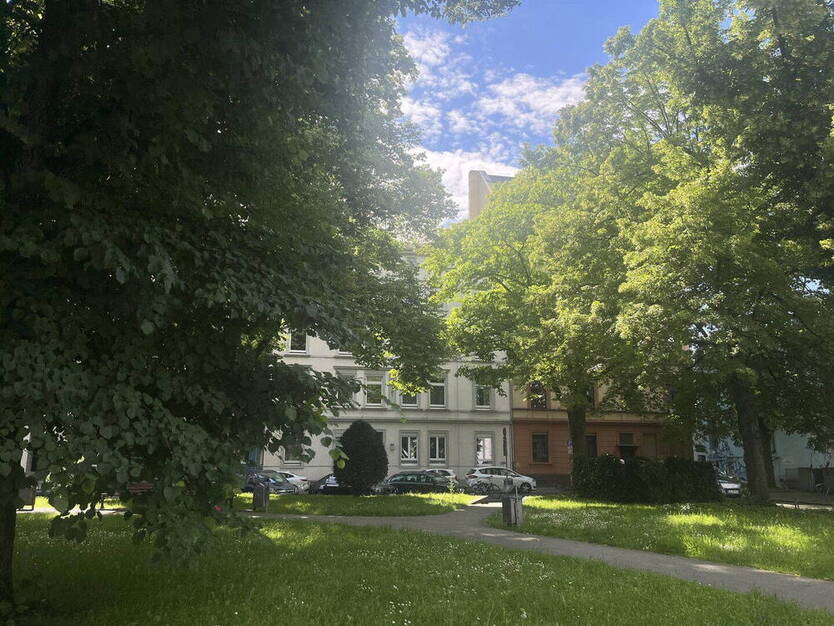 Erster Bezug nach Sanierung, 1A-Lage, altersgerechte exklusive 3-Zimmer-Altbau-Wohnung am Park