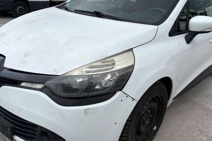 Renault Clio 99.000 km 3.990 &euro; Dietzenbach 63128