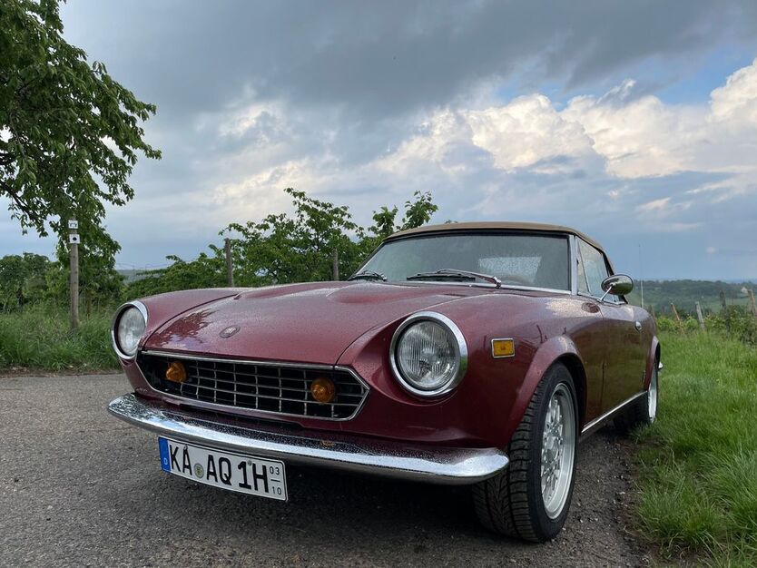 Fiat 124 Spider 120.966 km 11.900 € Wiesbaden 65199