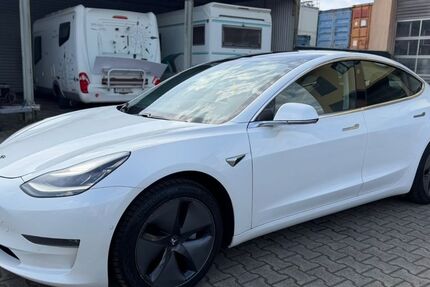 Tesla Model 3 333.000 km 14.990 &euro; Frankfurt am Main 65933