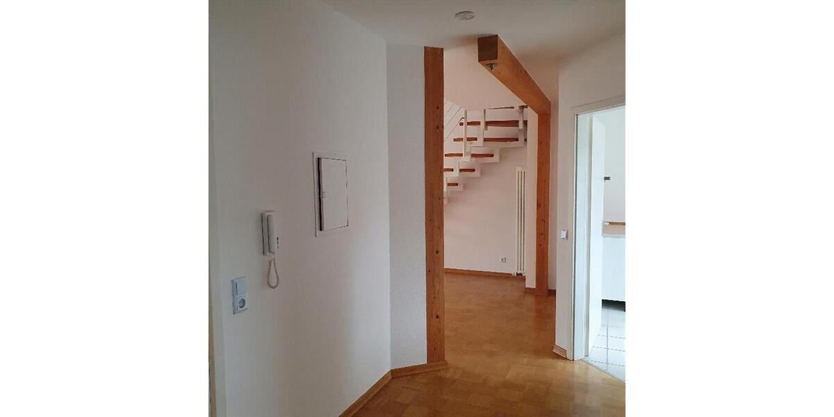 Frisch renovierte Maisonette-Wohnung in der Nähe vom Main und Baseler Platz 3 zimmer