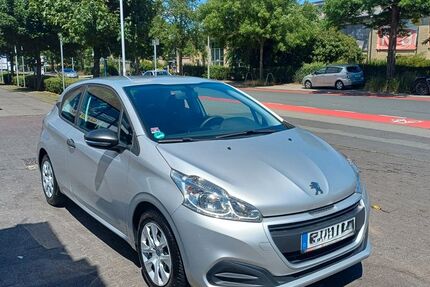 Peugeot 208 89.700 km 5.600 &euro; Frankfurt am Main 60327