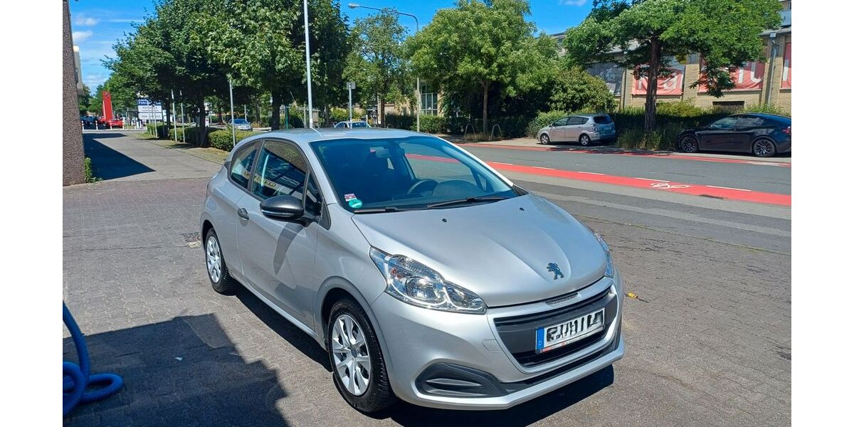 Peugeot 208 89.700 km 5.600 &euro; Frankfurt am Main 60327