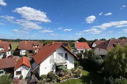 Geräumiges Reiheneckhaus - pflegeleichter Garten, Balkon, Sauna und Einbauküche