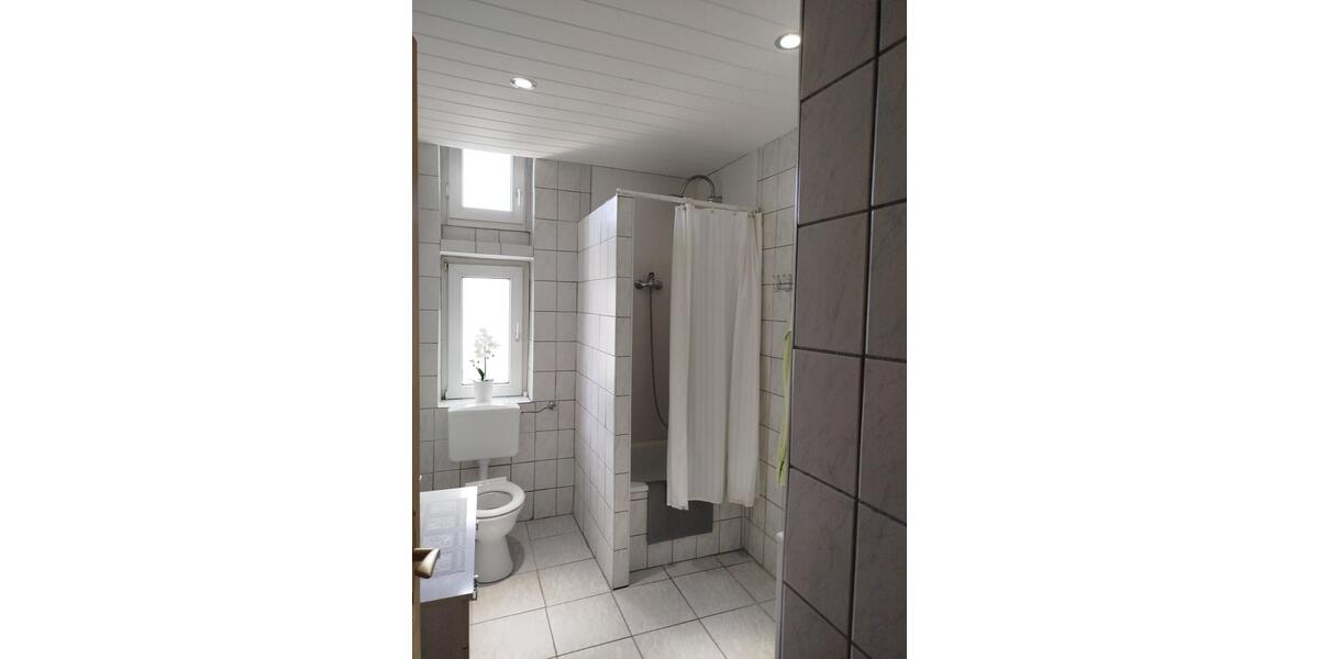 1 möbliertes WG-Zimmer, frisch saniert 1 zimmer