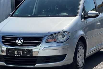 VW Touran 157.974 km 4.999 &euro; Offenbach am Main 63075