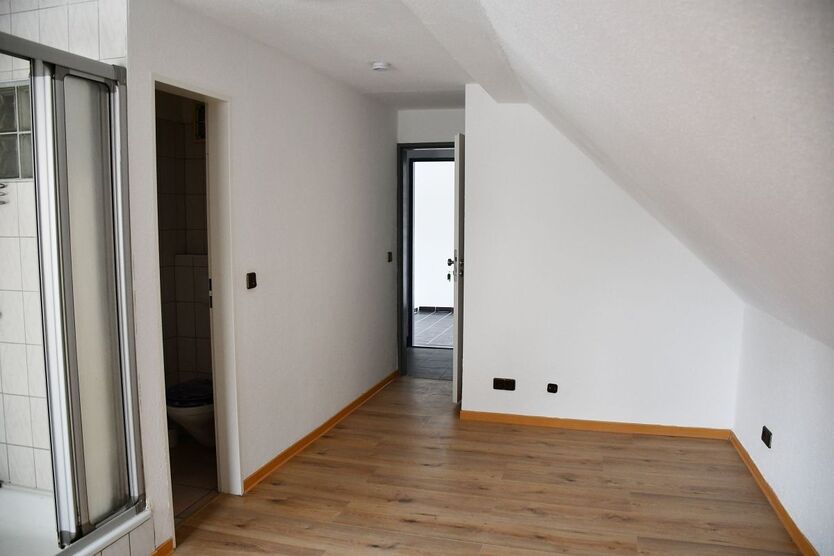 Großzügiges Anwesen mit vielseitigen Nutzungsmöglichkeiten im Herzen von Erzhausen zimmer