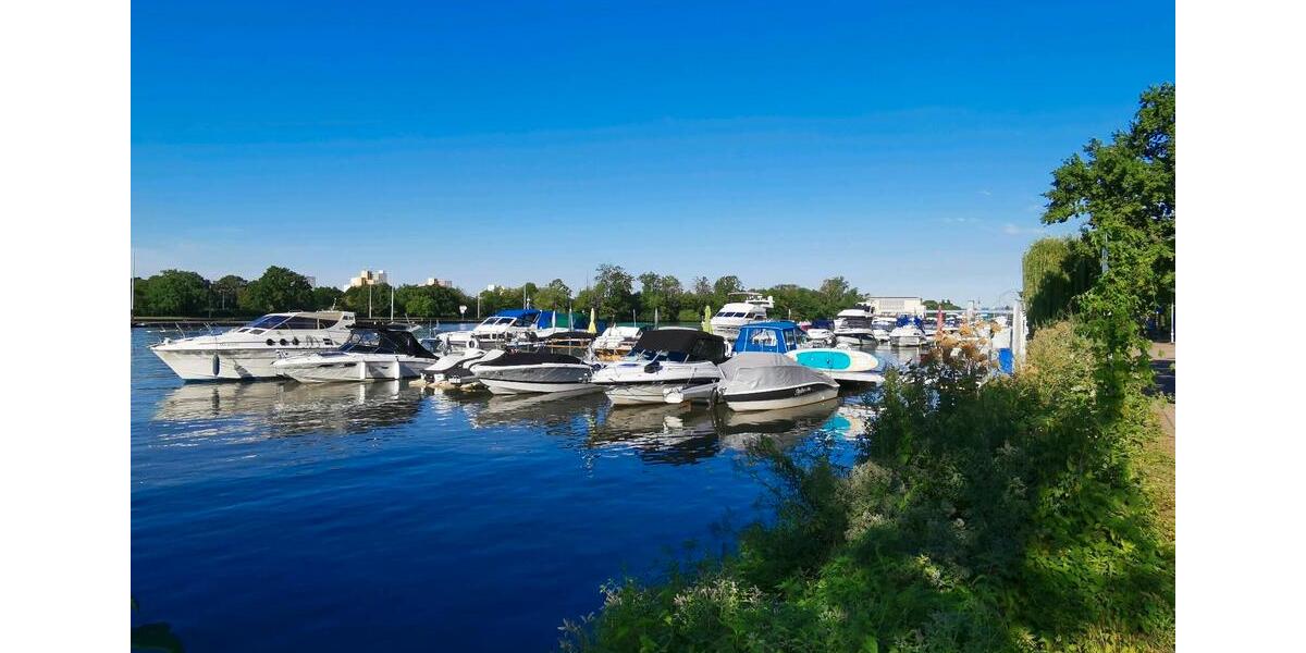 Frankfurt, Nähe MainS-Bhf, ruhiges Dachstudio mit EBK 1 zimmer