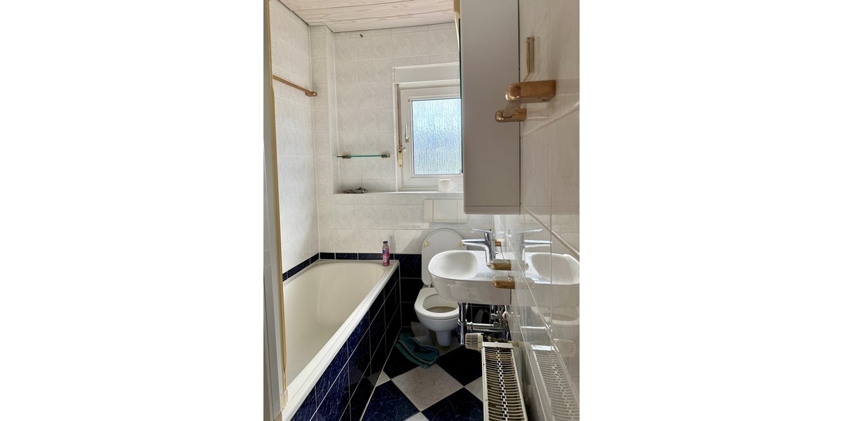 Modernisierungsbedürftige Doppelhaushälfte mit zwei Wohneinheiten und großem Grundstück in Dreieich-Sprendlingen! - Doppelhaushälfte Dreieich | Angebot:27053365