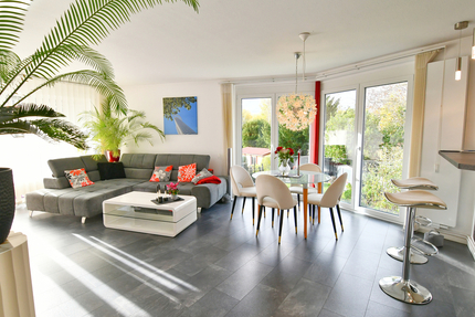 Schöne Wohnung mit 1a Infrastruktur + 2 TG Plätze 3 zimmer