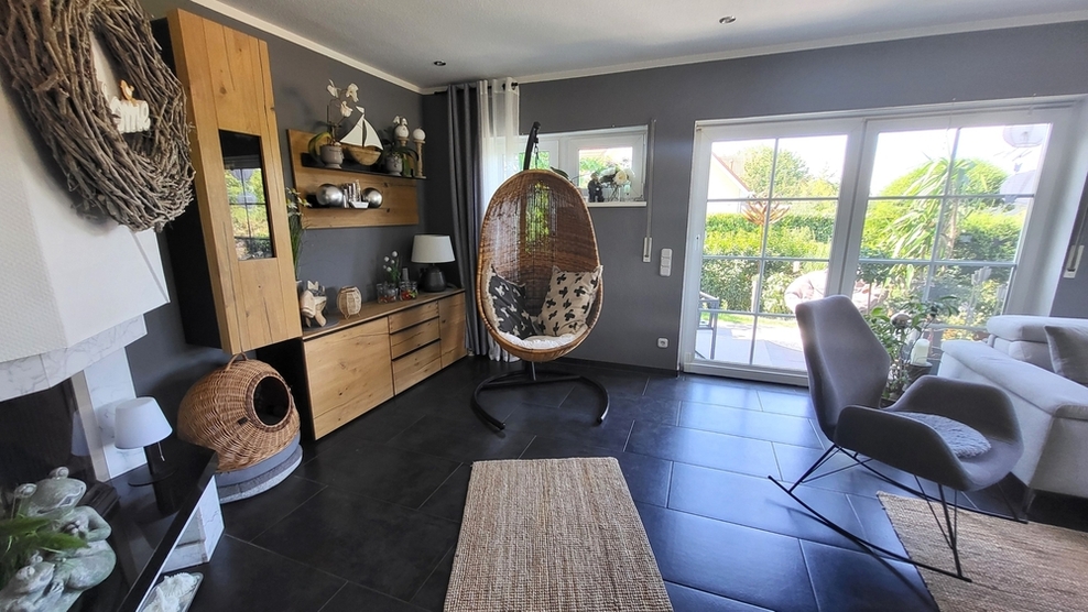 moderne DHH mit ELW im 