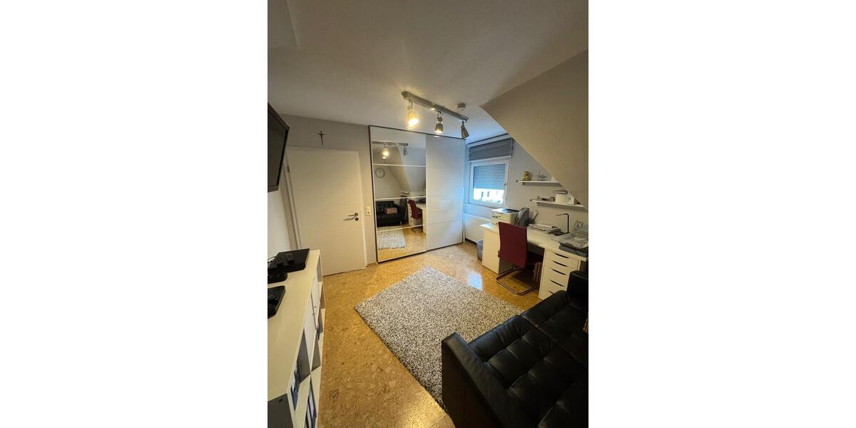 Doppelhaushälfte Rüsselsheim am Main - 4.5 Zimmer, 114 m&sup2;, 1.800&euro; | Angebot:25399110