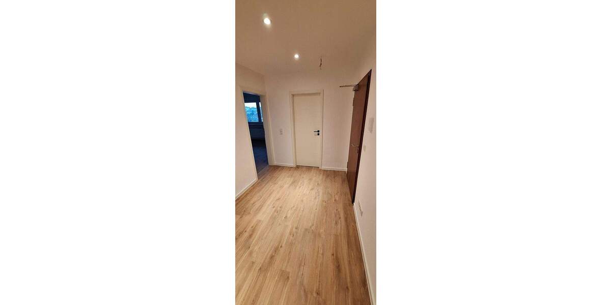 BüroPraxisfläche ca. 100 qm in Bad Soden kernsaniert, Bahnhofnähe, bis zu 4 KFZ Stellpl. zimmer