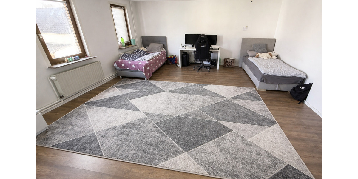 Etagenwohnung Schöneck - 4 Zimmer, 140 m&sup2;, 1.150&euro; | Angebot:25713297