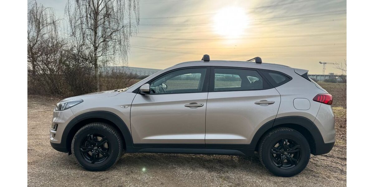 Hyundai TUCSON 99.000 km 15.500 &euro; Flörsheim 65439